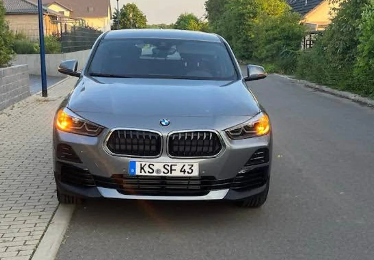 BMW X2 Safety First – silber